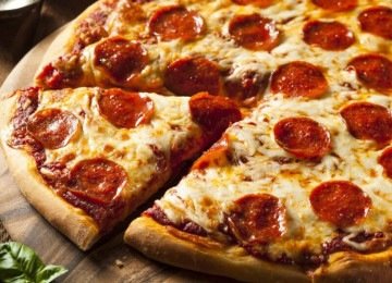 De garfo e faca na mão: por que o Brasil reinventou a etiqueta da pizza e criou um jeito próprio de saborear esse clássico italiano -  (crédito: Portal Giro 10)
