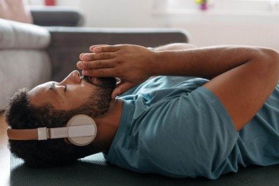 Os efeitos do <em>breathwork</em> vão além do relaxamento. Há evidências de que mudanças na respiração podem melhorar a regulação do sistema nervoso -  (crédito: Getty Images)