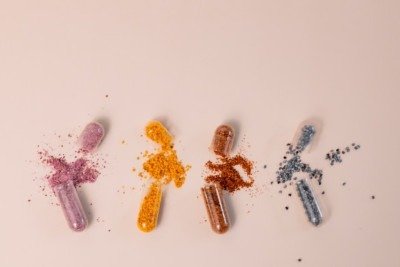 O rótulo deve conter lista de ingredientes, concentração dos ativos, recomendações de uso, restrições e advertências -  (crédito: laura adai/Unsplash)