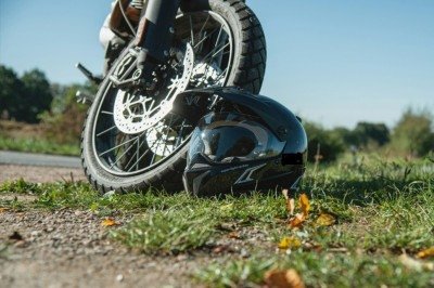 Acidentes de trânsito sobrecarregam o SUS com aproximadamente 10 mil artroplastias de quadril por ano -  (crédito: FreePik/Magnific)