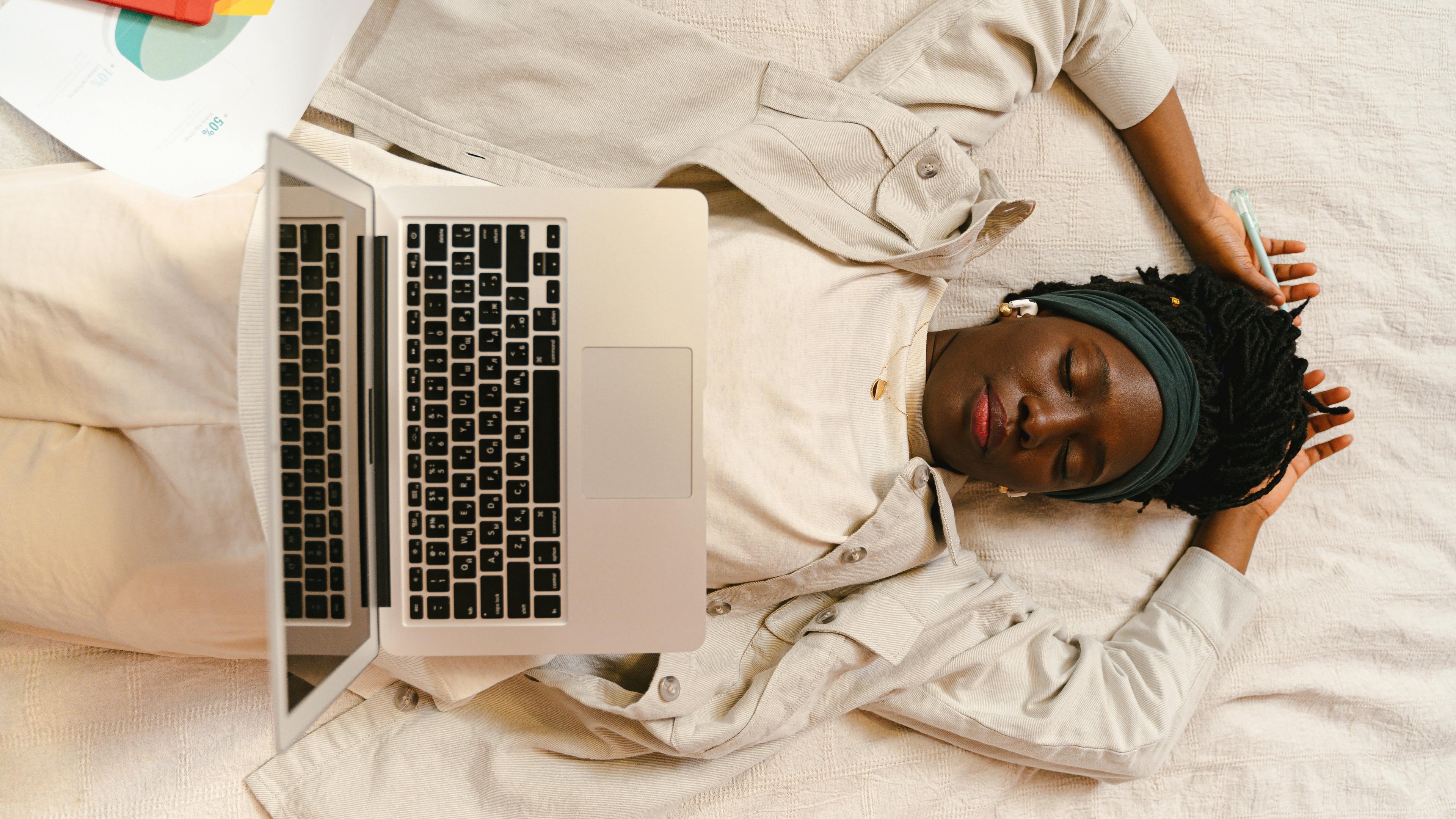 O descanso e o bem-estar, essenciais para a sa&uacute;de mental e produtividade, s&atilde;o pontos-chave na discuss&atilde;o sobre a redu&ccedil;&atilde;o da jornada de trabalho. -  (crédito: Pexels)