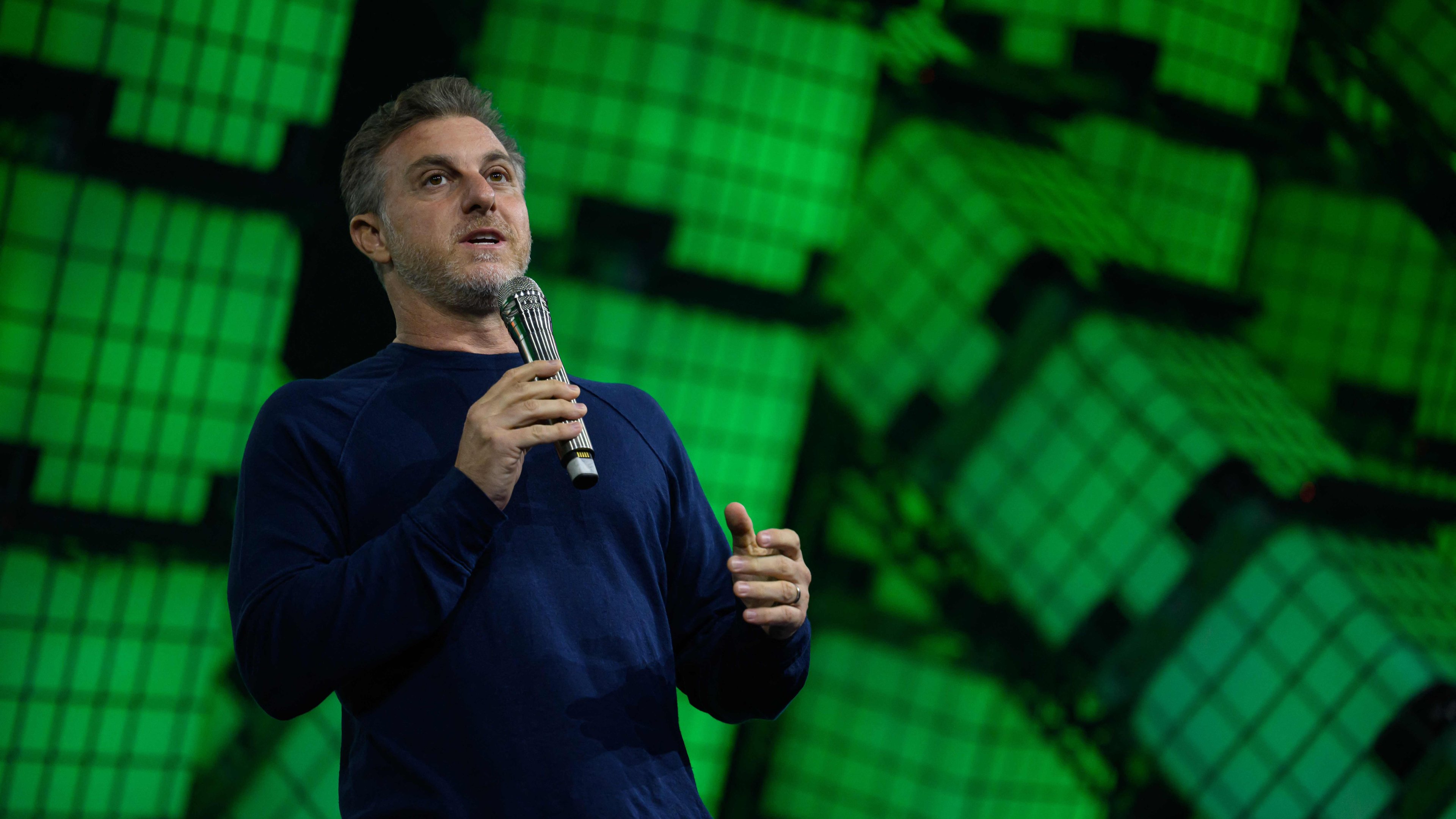 Luciano Huck, cuja declara&ccedil;&atilde;o sobre a premia&ccedil;&atilde;o reacendeu a pol&ecirc;mica dos 'Melhores do Ano' e fez seu nome disparar no Google. -  (crédito: MAURO PIMENTEL / AFP)
