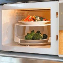 Ondas, dipolos e calor: como o micro-ondas cozinha os alimentos e por que o prato às vezes esquenta mais que a comida - Portal Giro 10