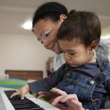 O impacto secreto de cantar para o bebê que poucos pais conhecem - Margarita Gangalo/Freepik/Divulgação