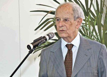 Aloysio de Andrade Faria ganha homenagem em honraria que ser&aacute; entregue na Santa Casa BH. Na foto, ele discursa, em abril de 2010, na inaugura&ccedil;&atilde;o do Instituto Jenny de Andrade Faria, ligado &agrave; UFMG -  (crédito: Gladyston Rodrigues/EM/D.A Press/2010)