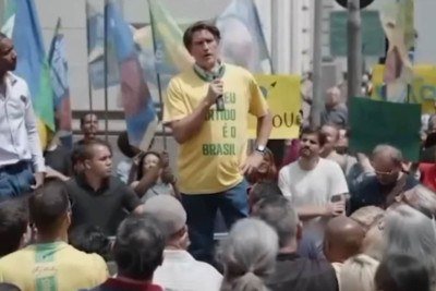 O ator Jim Caviezel interpreta Jair Bolsonaro no filme 'Dark Horse' -  (crédito: Reprodução/Instagram @flaviobolsonaro)