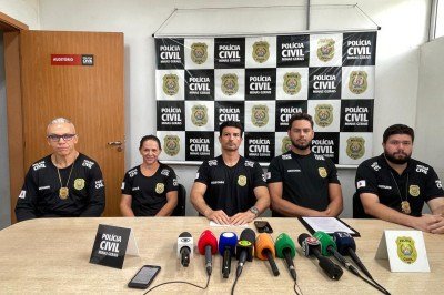 Delegados em coletiva de imprensa para falar sobre duplo homicídio na Grande BH -  (crédito: PCMG)