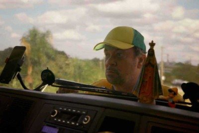 Márcio Vito interpreta bolsonarista que tentou, sem sucesso, impedir caminhão de circular durante bloqueio da BR-232, em 2022 -  (crédito: Amaia Filmes/distribuição)