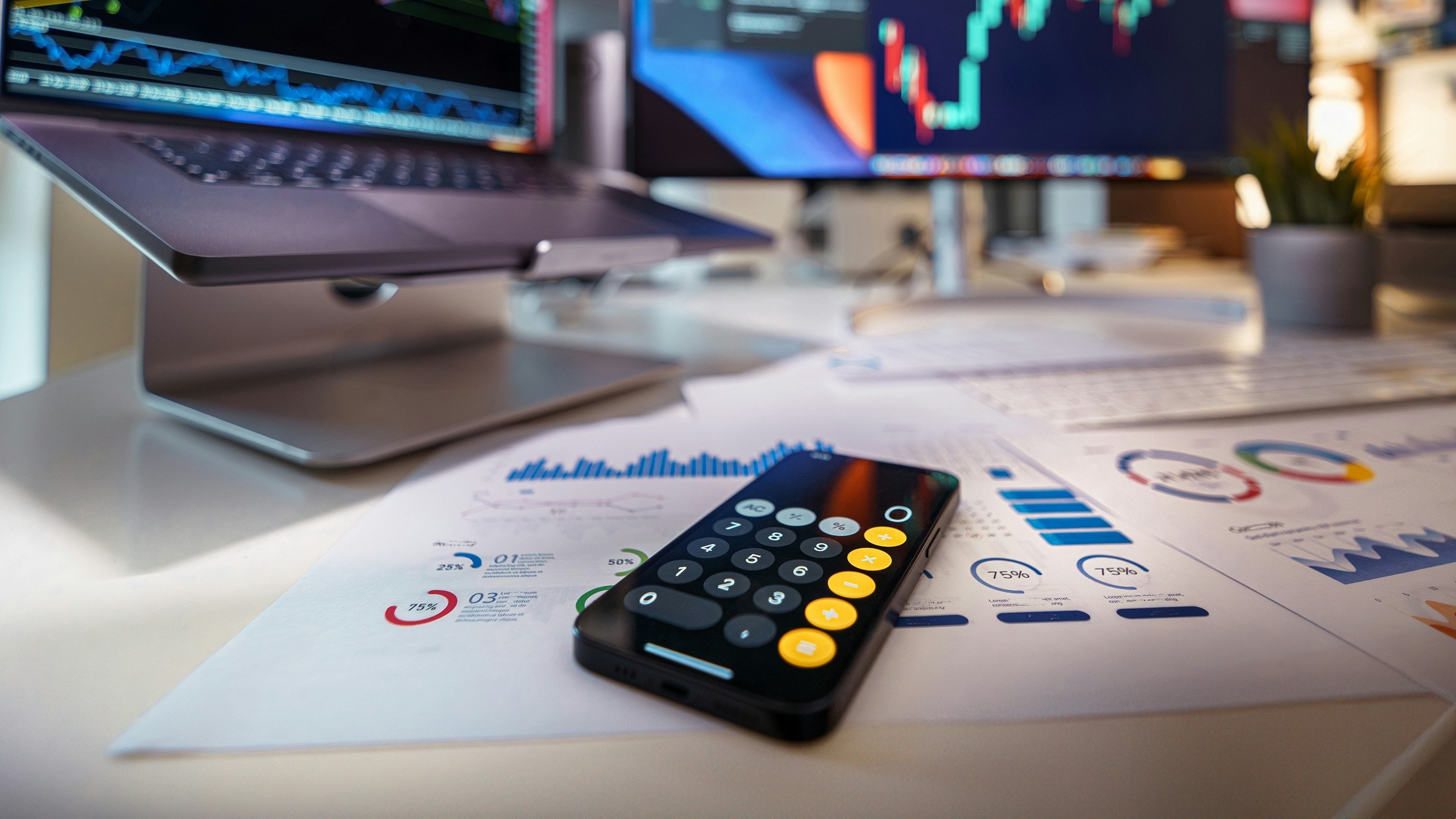 Investir em startups: conheça os riscos e o potencial de retorno - Unsplash/ Jakub ?erdzicki