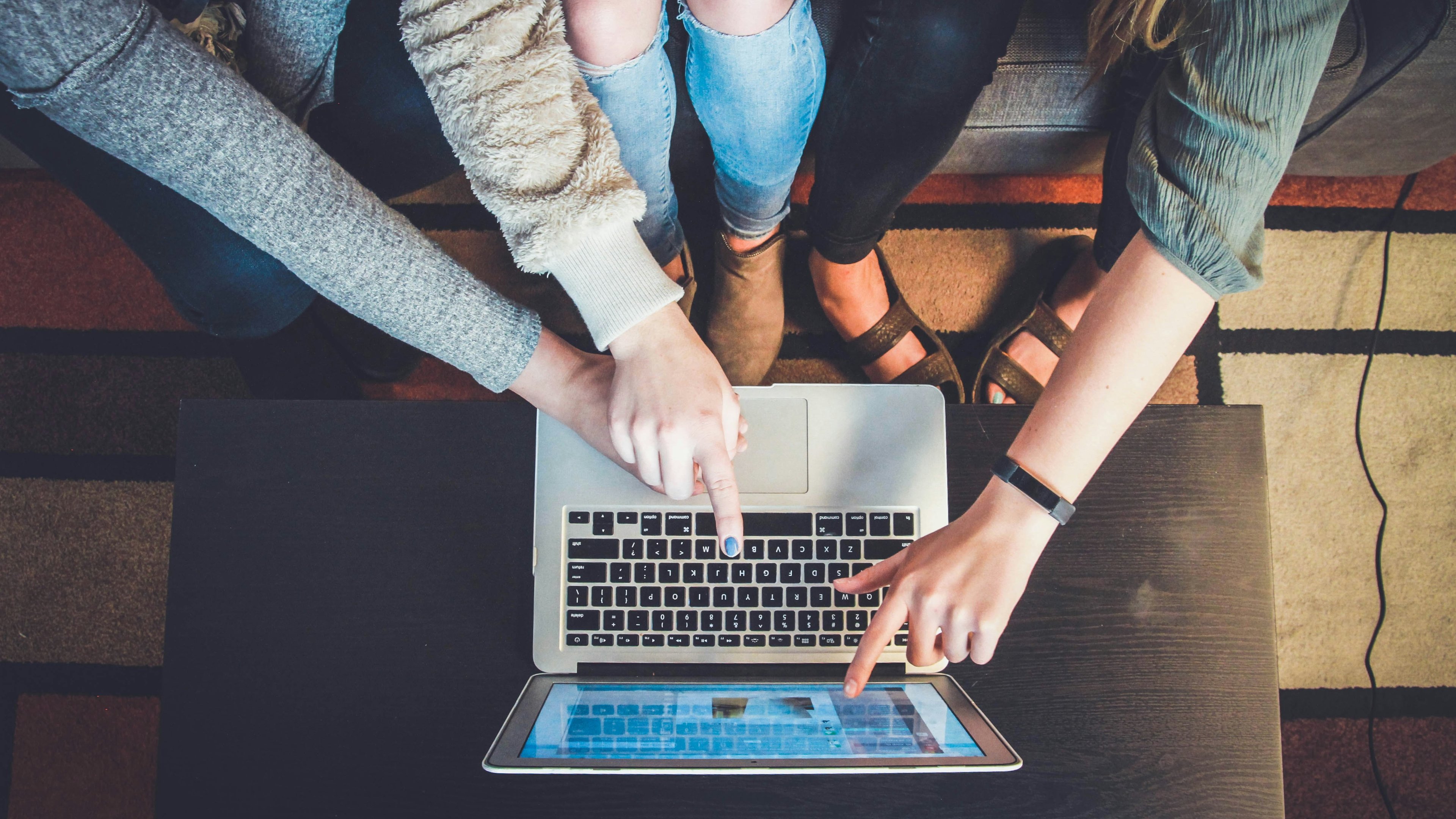 MBA, pós ou mestrado? Entenda a diferença e escolha o curso ideal - Unsplash/ John