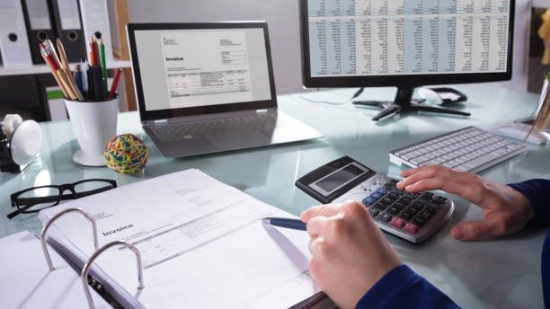 Conferir despesas e organizar comprovantes &eacute; fundamental para garantir todas as dedu&ccedil;&otilde;es permitidas no Imposto de Renda. -  (crédito: iStock)