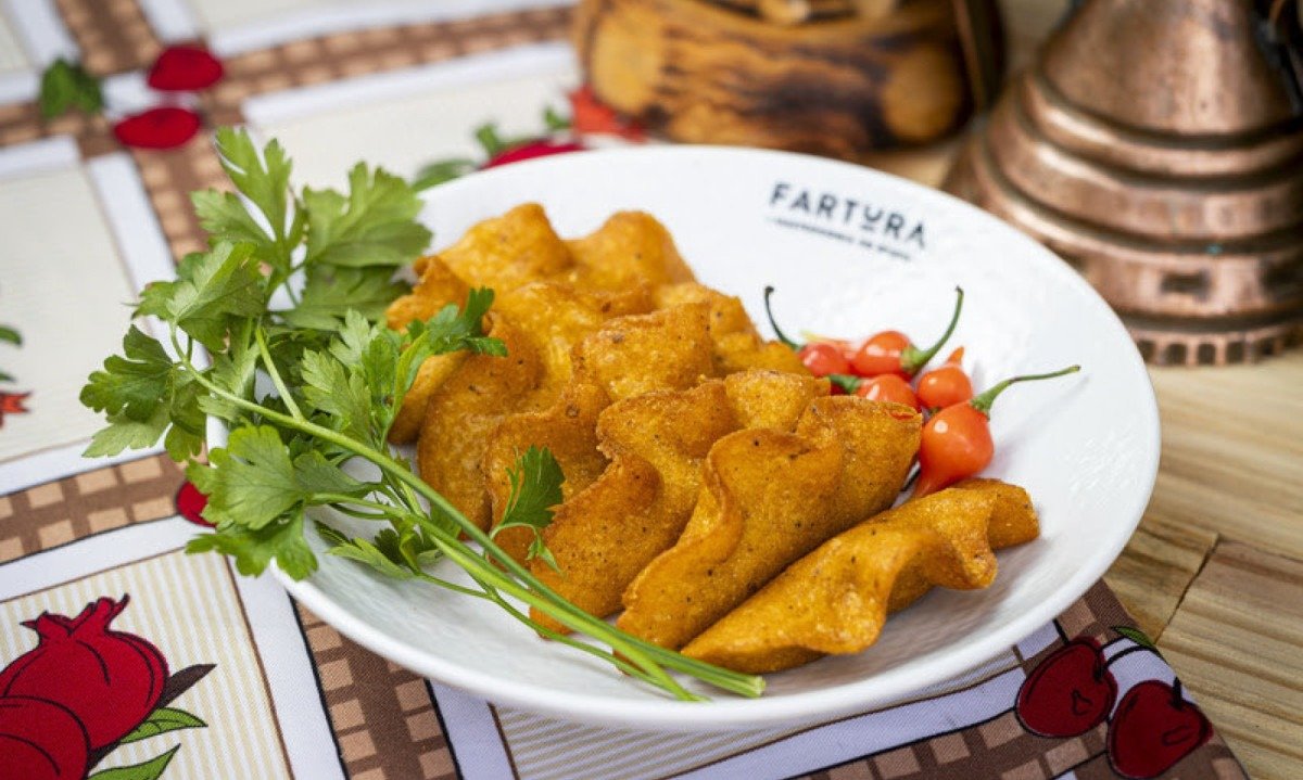 O pastel de angu &eacute; uma das iguarias que representa a gastronomia local, que conta ainda com queijos, doces e bebidas