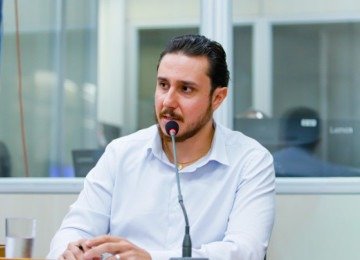 Vereador Lucas Ganem (MDB) prestou depoimento à Comissão Processante da Câmara de BH nesta quarta-feira; reunião durou menos de dez minutos -  (crédito: Cristina Medeiros/Câmara de Belo Horizonte)