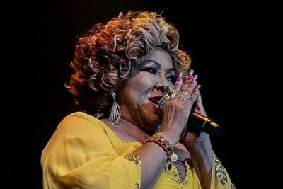 Alcione surpreende ao sambar durante show no Rio após cirurgia na coluna -  (crédito: Tupi)