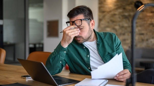 A preocupa&ccedil;&atilde;o com o superendividamento &eacute; uma realidade para muitos, que buscam sair do ciclo vicioso de d&iacute;vidas. -  (crédito: iStock)
