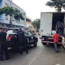 Duas pessoas são presas e lojas são fechadas em operação no Shopping Oi  - Jair Amaral/EM/D.A.Press