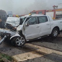 MG: batida entre carreta e caminhonete deixa dois mortos  - CBMMG