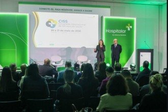 Congresso debate mão de obra e uso da tecnologia na saúde