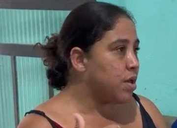 Mulher chicoteada em bar afirmou que foi roubada pelo suspeito antes do início das agressões  -  (crédito: Israel / Onews)