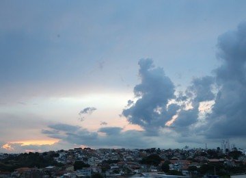 Céu com nuvens na capital mineira nessa quarta-feira (20); Confira previsão completa de quinta-feira (21). -  (crédito: Marcos Vieira /EM/DA. Press. Brasil. )
