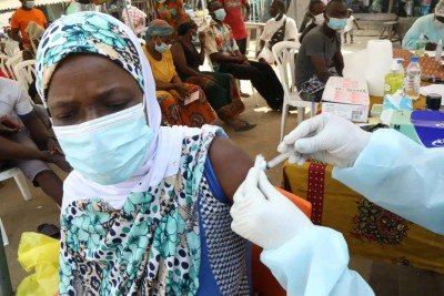 A OMS contabiliza quase 600 casos suspeitos e 139 mortes suspeitas por ebola em surtos registrados na República Democrática do Congo (RDC) e em Uganda -  (crédito: REUTERS/Luc Gnago/Proibida reprodução)