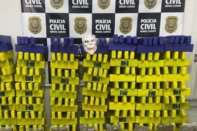 Entorpecentes estavam na casa de jovem de 24 anos -  (crédito: PCMG)