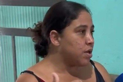 Mulher chicoteada em bar afirmou que foi roubada pelo suspeito antes do início das agressões  -  (crédito: Israel / Onews)