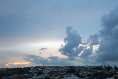 Céu com nuvens na capital mineira nessa quarta-feira (20); Confira previsão completa de quinta-feira (21). -  (crédito: Marcos Vieira /EM/DA. Press. Brasil. )
