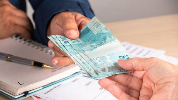 A valoriza&ccedil;&atilde;o do sal&aacute;rio m&iacute;nimo, com suas proje&ccedil;&otilde;es para os pr&oacute;ximos anos, impacta diretamente os rendimentos de milh&otilde;es de brasileiros. -  (crédito: iStock)