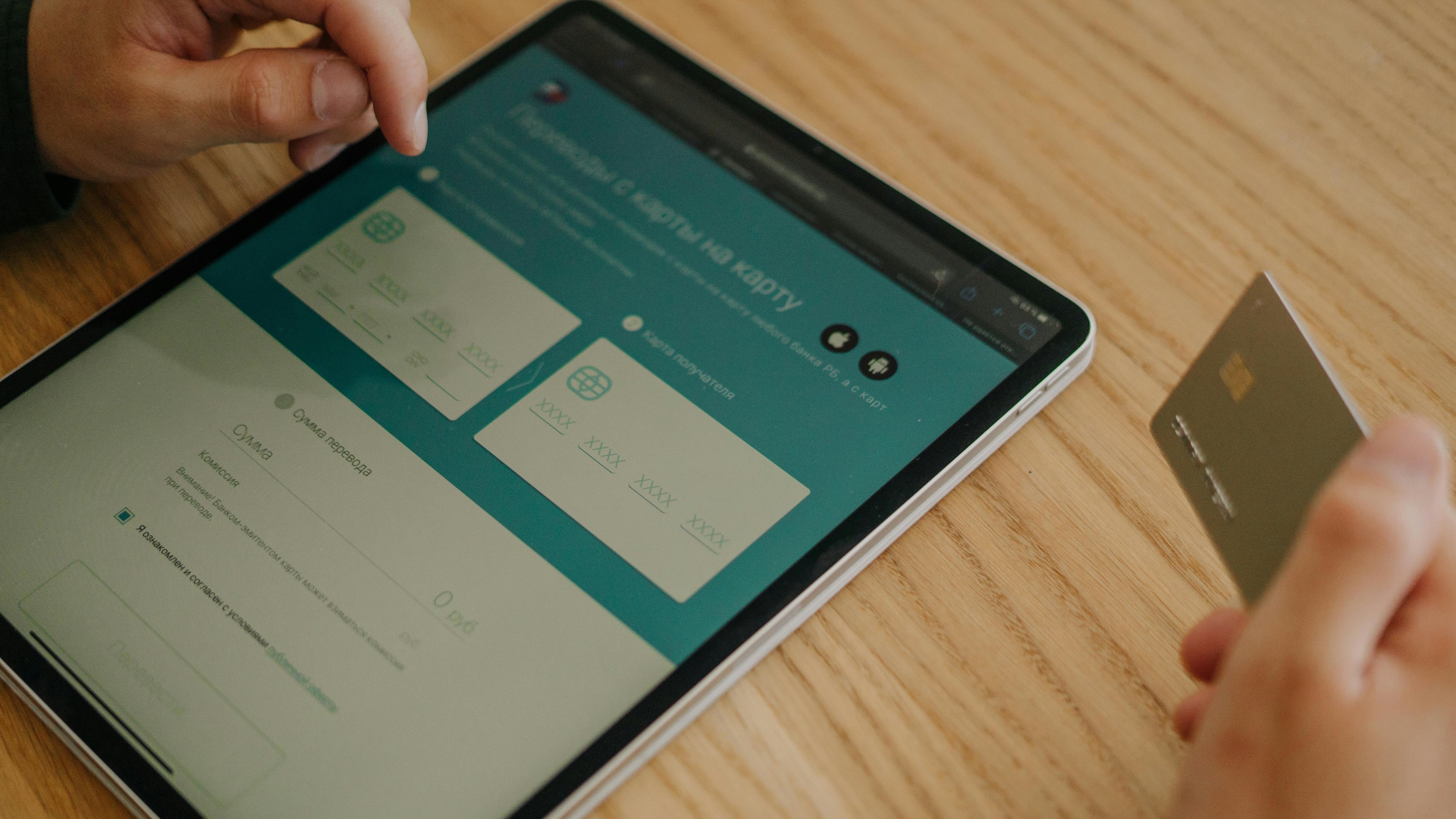 Com a crescente digitaliza&ccedil;&atilde;o, clientes realizam transa&ccedil;&otilde;es banc&aacute;rias, como transfer&ecirc;ncias, diretamente de seus dispositivos m&oacute;veis, impactando as ag&ecirc;ncias f&iacute;sicas. -  (crédito: Pexels)