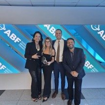 Blow Escova Inteligente recebe Selo de Excelência ABF - DINO