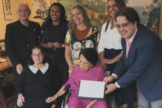 Yara Tupynambá recebe título de Doutora por Notório Saber pela UFMG