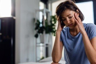 Dor de cabeça: quando ela vira um sinal de alerta para algo grave?