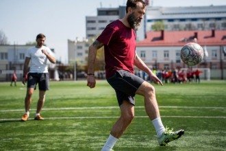 Só joga futebol no fim de semana? Especialista faz alerta 