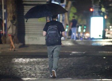 As chuvas de maio podem intensificar o frio, mais ajudam na uidade do ar -  (crédito: Marcos Vieira/EM.D.A.Press)