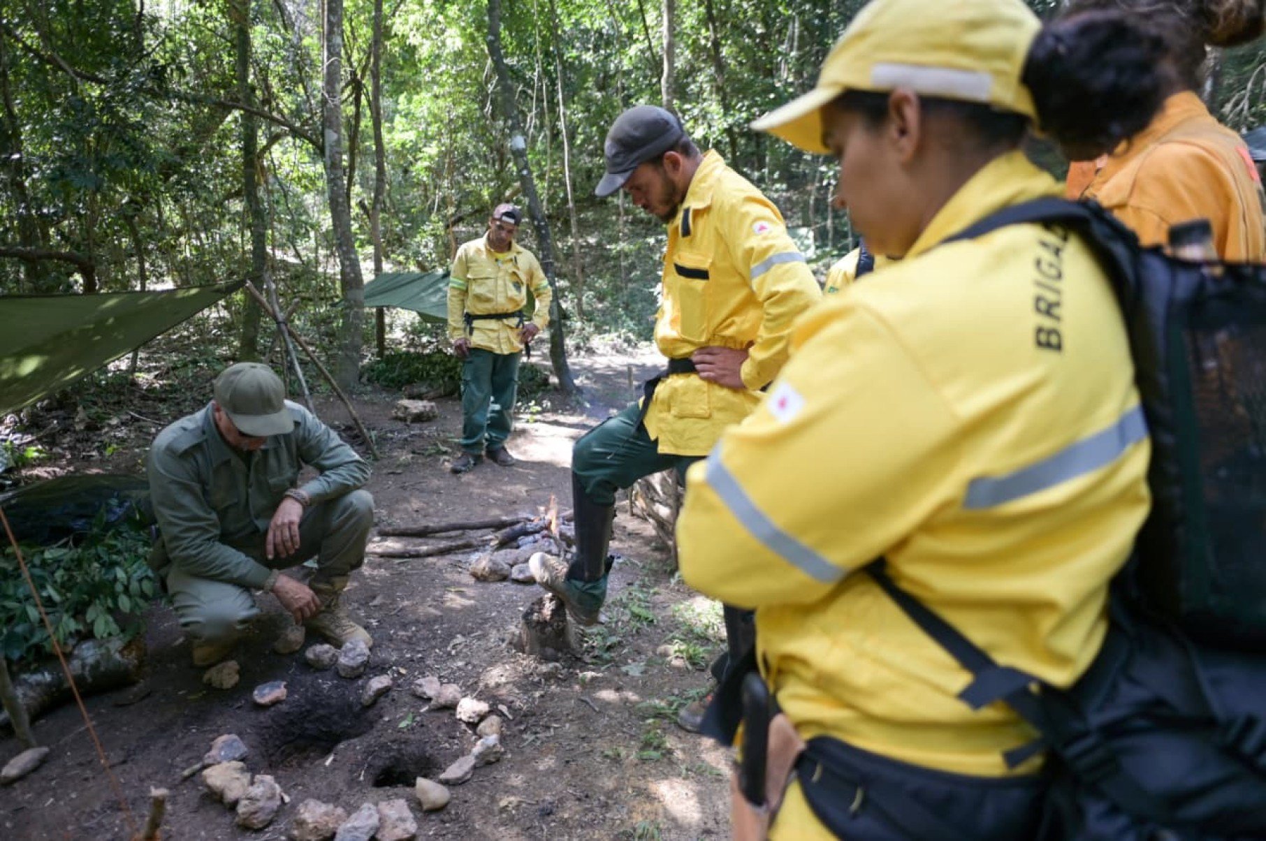 Entre técnicas de sobrevivência, preparo físico e resistência emocional, brigadistas voluntários da Serra do Cipó participaram de um treinamento em ambiente hostil para aprender a agir quando o resgate não chega. A reportagem do Estado de Minas acompanhou, por 30 horas, os desafios enfrentados por quem está na linha de frente do combate aos incêndios florestais.