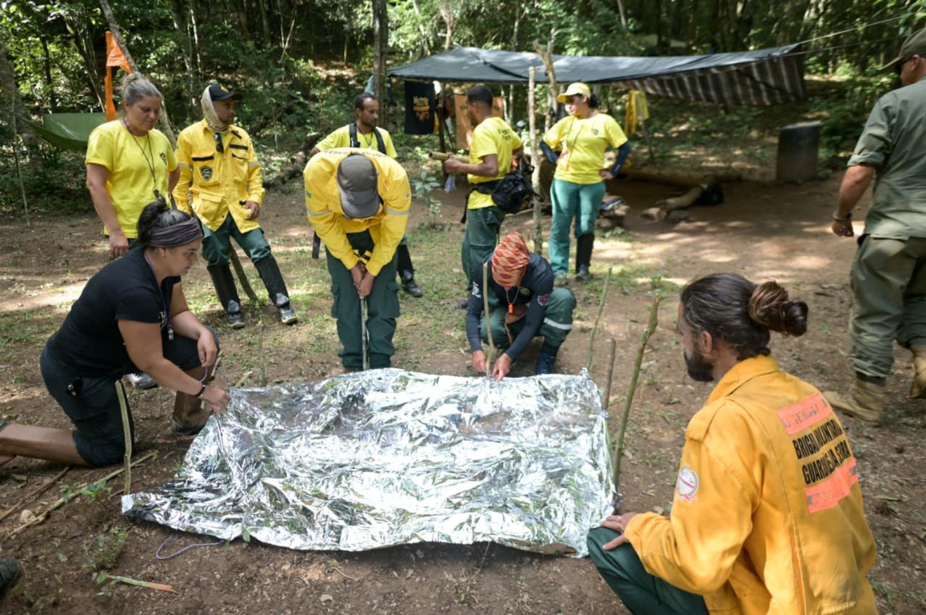 Entre técnicas de sobrevivência, preparo físico e resistência emocional, brigadistas voluntários da Serra do Cipó participaram de um treinamento em ambiente hostil para aprender a agir quando o resgate não chega. A reportagem do Estado de Minas acompanhou, por 30 horas, os desafios enfrentados por quem está na linha de frente do combate aos incêndios florestais.