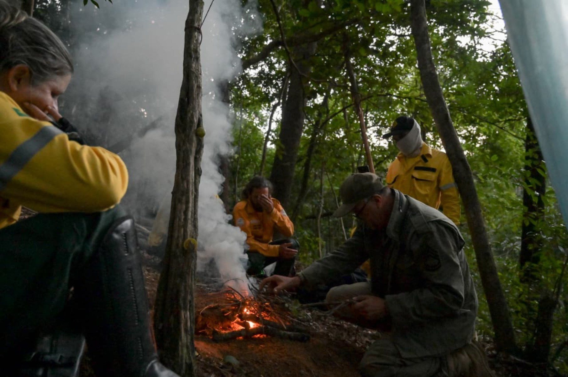 Entre técnicas de sobrevivência, preparo físico e resistência emocional, brigadistas voluntários da Serra do Cipó participaram de um treinamento em ambiente hostil para aprender a agir quando o resgate não chega. A reportagem do Estado de Minas acompanhou, por 30 horas, os desafios enfrentados por quem está na linha de frente do combate aos incêndios florestais.