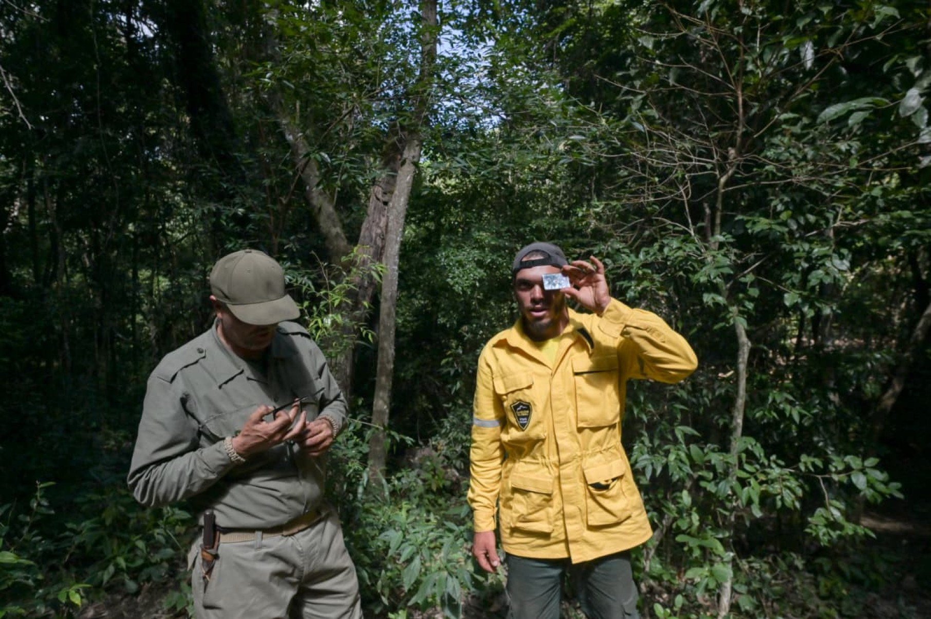 Entre tÃ©cnicas de sobrevivÃªncia, preparo fÃ­sico e resistÃªncia emocional, brigadistas voluntÃ¡rios da Serra do CipÃ³ participaram de um treinamento em ambiente hostil para aprender a agir quando o resgate nÃ£o chega. A reportagem do Estado de Minas acompanhou, por 30 horas, os desafios enfrentados por quem estÃ¡ na linha de frente do combate aos incÃªndios florestais.