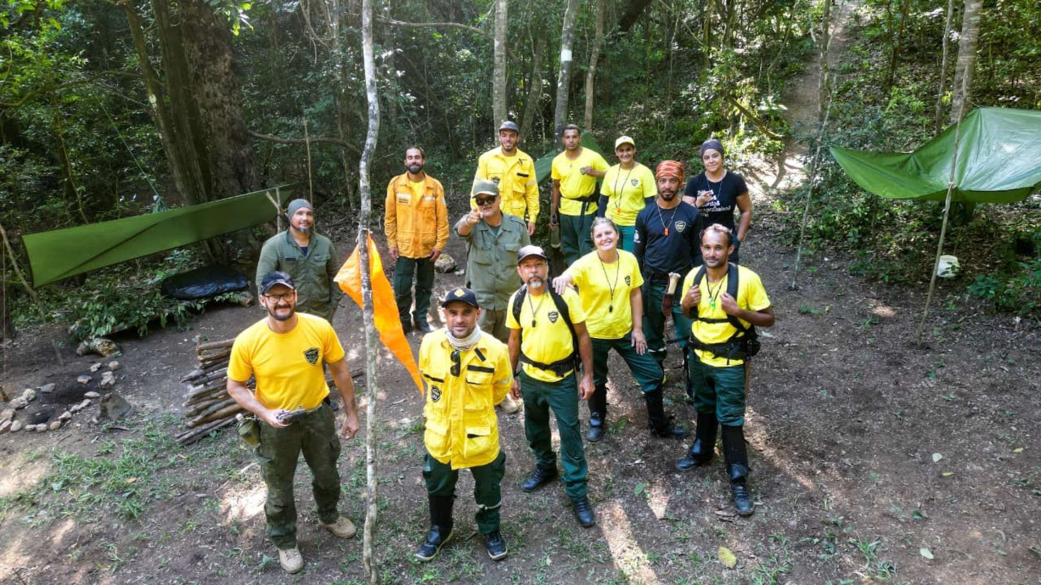 Entre técnicas de sobrevivência, preparo físico e resistência emocional, brigadistas voluntários da Serra do Cipó participaram de um treinamento em ambiente hostil para aprender a agir quando o resgate não chega. A reportagem do Estado de Minas acompanhou, por 30 horas, os desafios enfrentados por quem está na linha de frente do combate aos incêndios florestais.