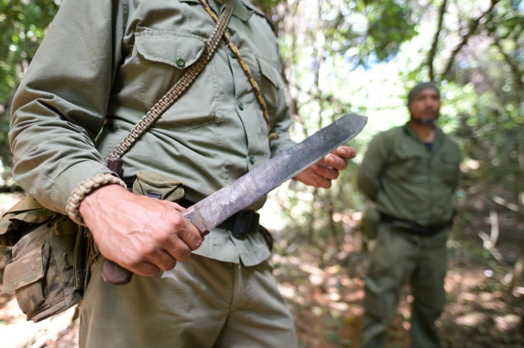 Entre técnicas de sobrevivência, preparo físico e resistência emocional, brigadistas voluntários da Serra do Cipó participaram de um treinamento em ambiente hostil para aprender a agir quando o resgate não chega. A reportagem do Estado de Minas acompanhou, por 30 horas, os desafios enfrentados por quem está na linha de frente do combate aos incêndios florestais.