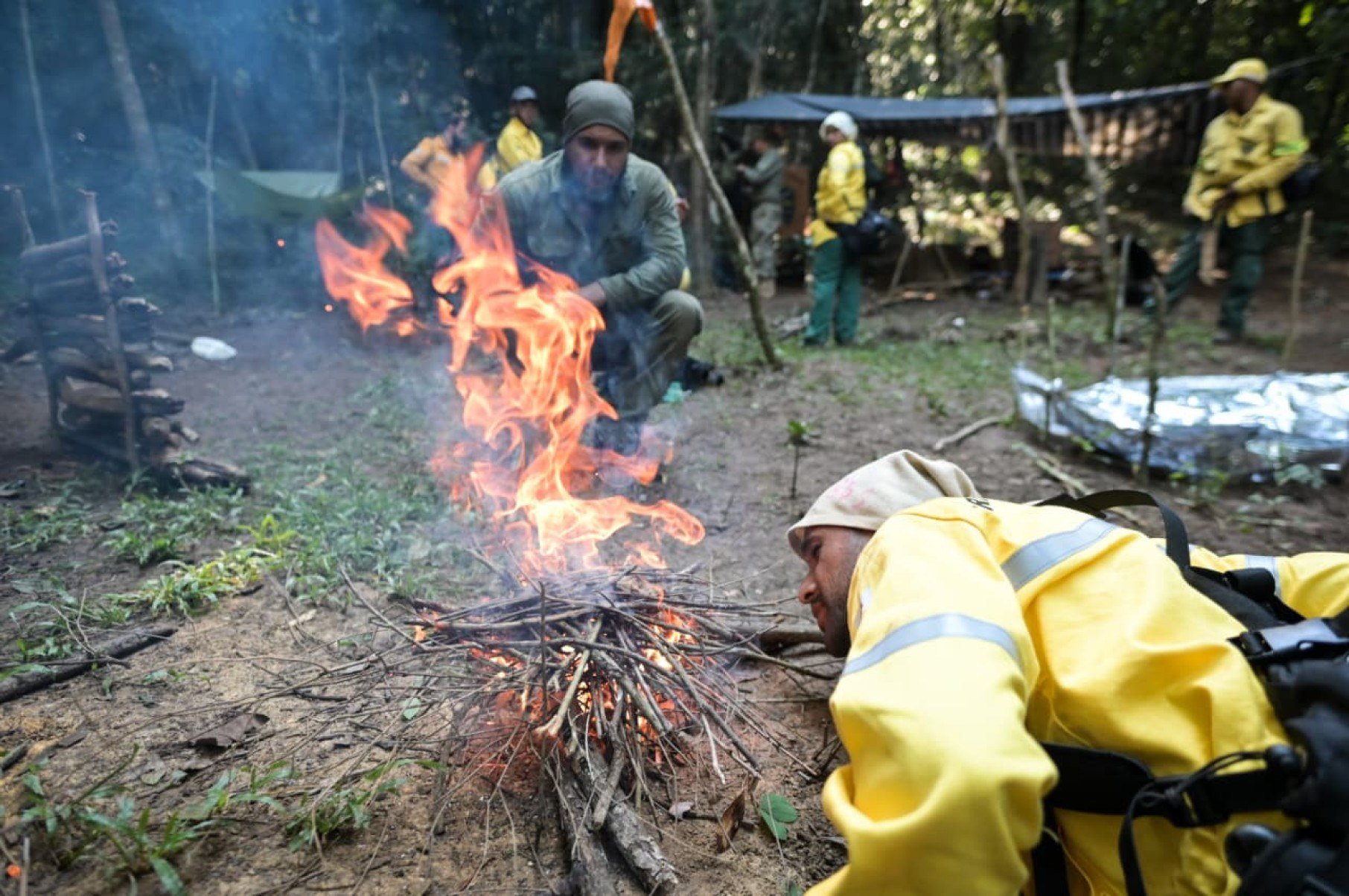 Entre técnicas de sobrevivência, preparo físico e resistência emocional, brigadistas voluntários da Serra do Cipó participaram de um treinamento em ambiente hostil para aprender a agir quando o resgate não chega. A reportagem do Estado de Minas acompanhou, por 30 horas, os desafios enfrentados por quem está na linha de frente do combate aos incêndios florestais.