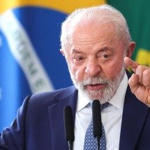 Lula sugere que Flávio é 'falso patriota envolvido com o crime organizado' - Foto: Marcelo Camargo/Agência Brasil