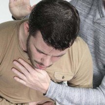 Primeiros minutos salvam vidas: o que fazer em casos de engasgo e desmaio em casa - Portal Giro 10