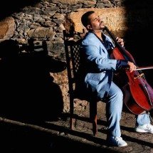 Violoncelista Carlos Márcio estreia como poeta em livro sobre o racismo - Divulgação