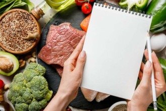 Dieta anti-inflamatória: como o que você come pode ajudar a equilibrar o sistema imunológico e reduzir inflamações
