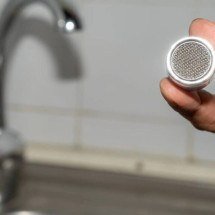Como limpar a cabeça da torneira com vinagre e recuperar o fluxo de água sem gastar nada com encanador - Portal Giro 10