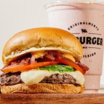 Dia do Hambúrguer: como conseguir um sanduíche grátis e batata por R$ 1 - Alex Woloch/Divulgação 