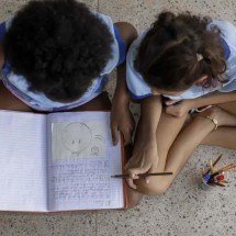 Metade dos estudantes não vê debate antirracista na escola, aponta estudo - Joédson Alves/Agência Brasil