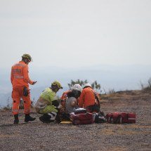 Veja fotos do resgate da mulher que foi sequestrada e jogada do Rola-Moça - Alexandre Guzanshe/EM/DA Press